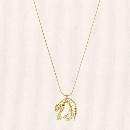 Lange ketting met luipaard