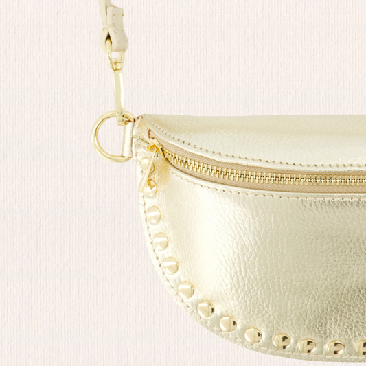 Leren heuptas met studs goud