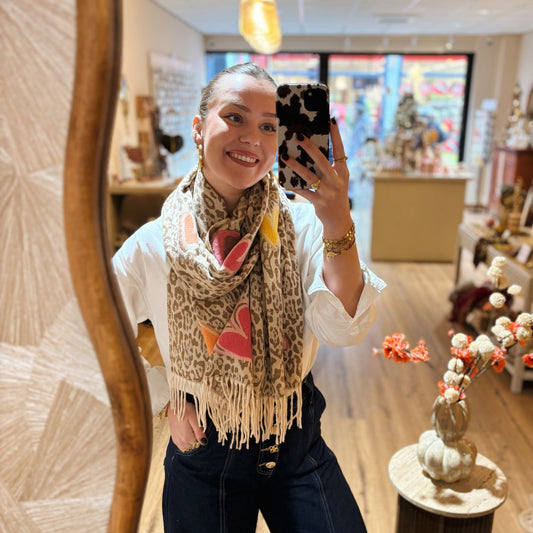 Beige hartjes sjaal