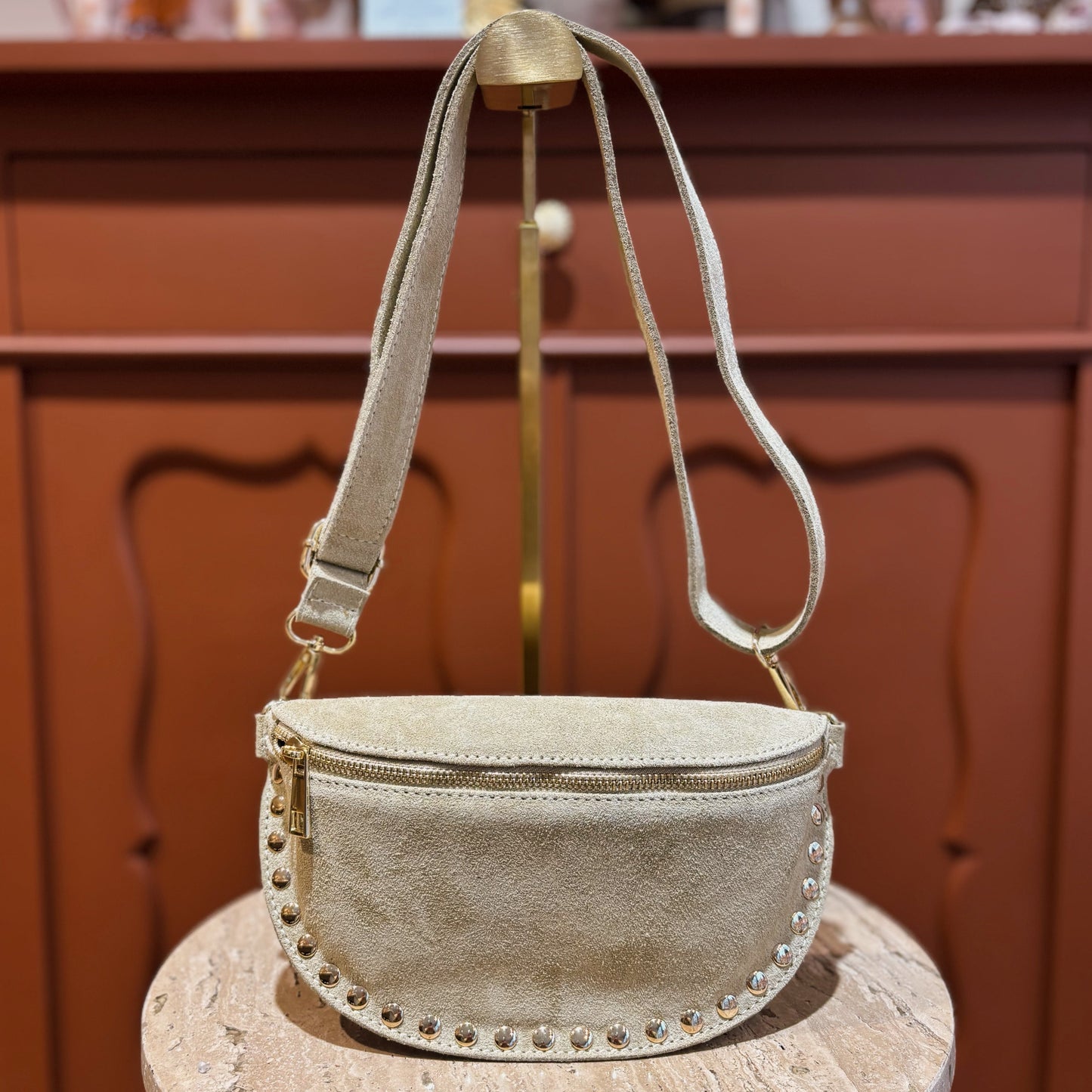 Suède heuptas met studs taupe