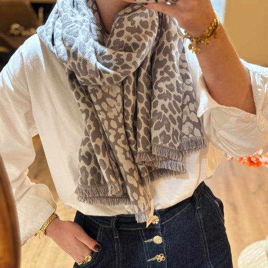 Grijze panterprint sjaal