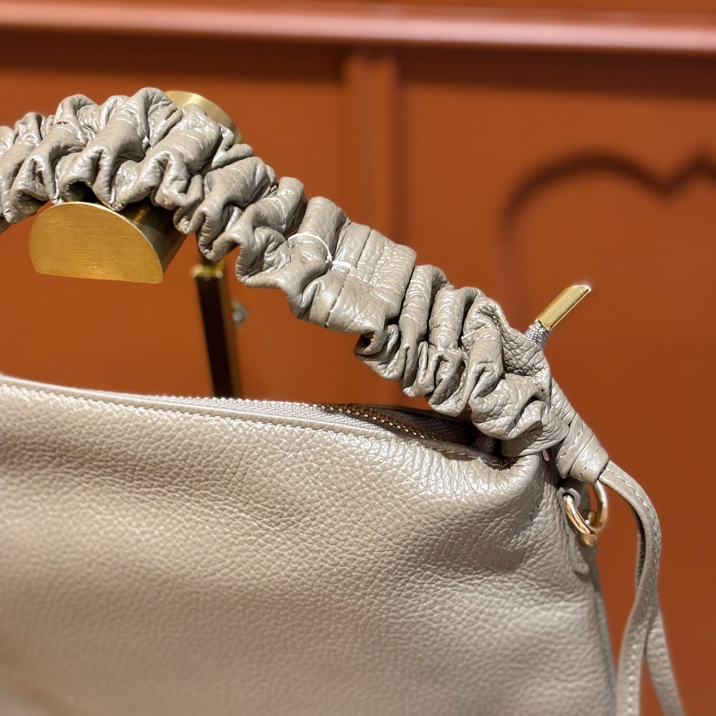 Donker taupe leren handtasje