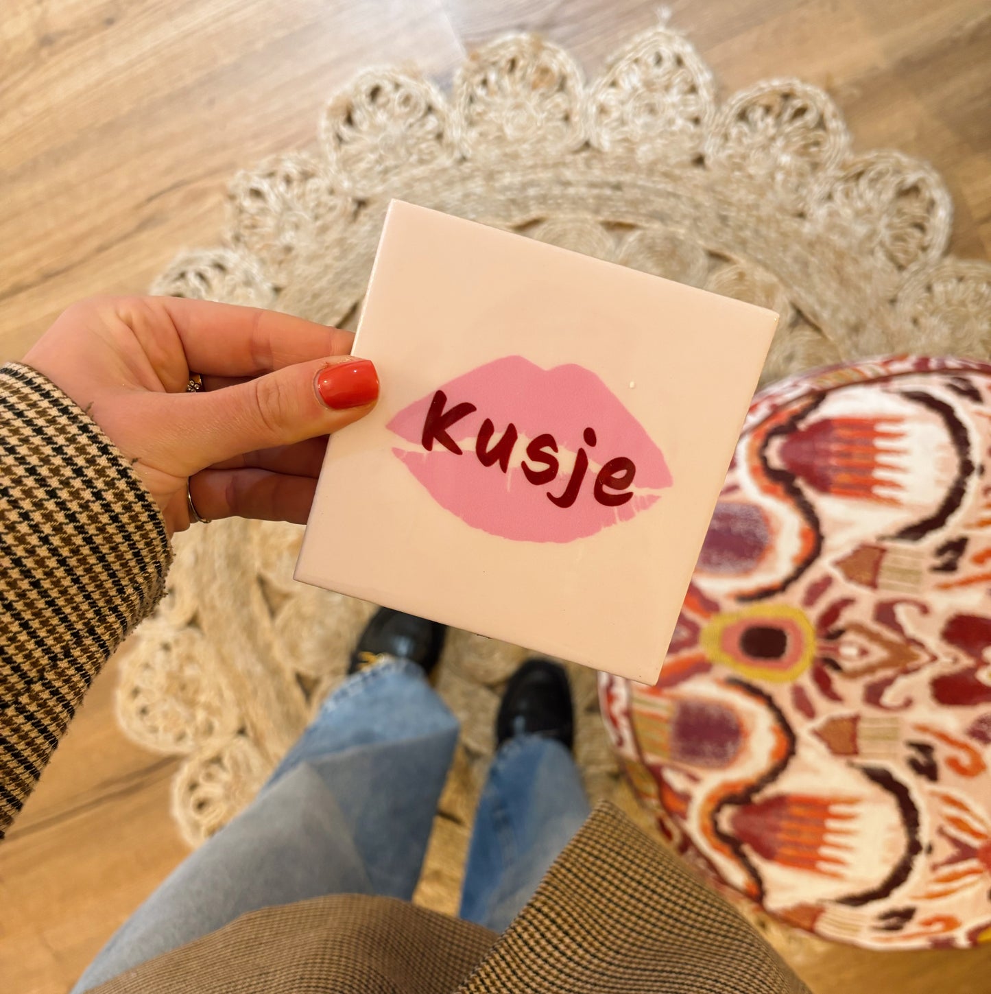 Kusje lichtroze tegeltje