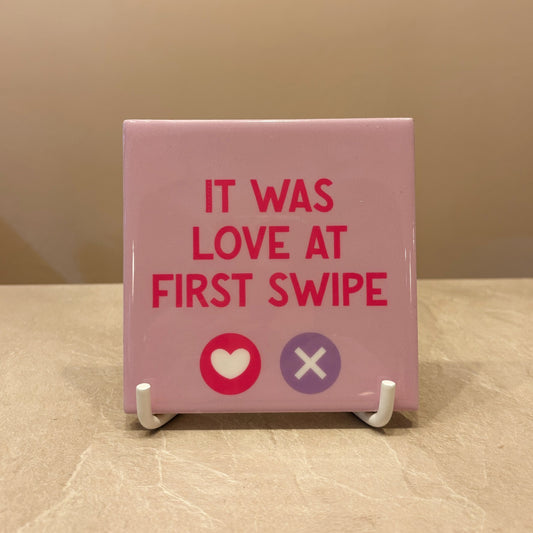 It was love at first swipe tegeltje